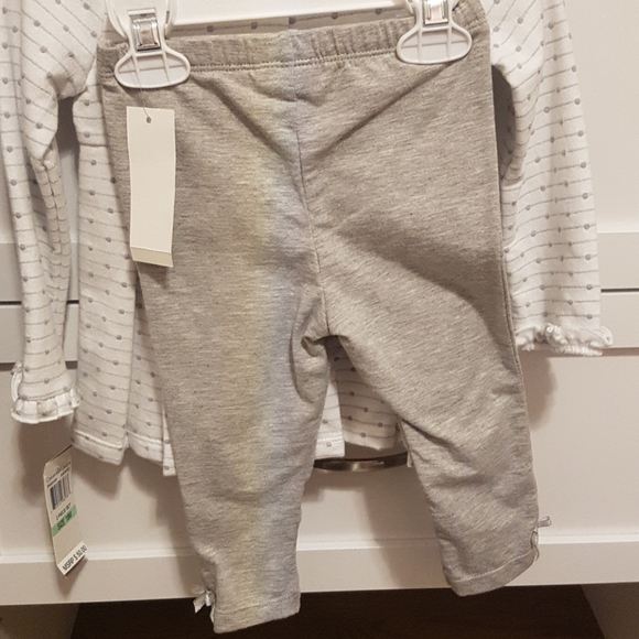 Calvin Klein 18mth girl long sleeve top w/ legging - Picture 2 of 5